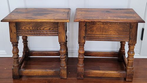 PAIR OF OAK END TABLESPair of Oak