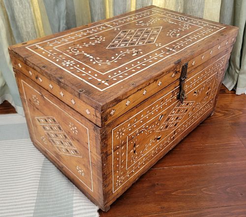 SYRIAN BONE INLAID WOODEN CHEST  37bb9a