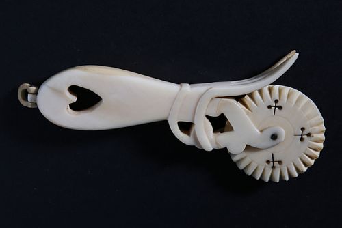 WHALEMAN MADE CARVED HEART HANDLED 37bde4