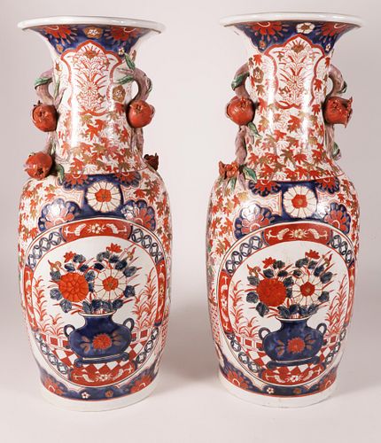 FINE PAIR OF VINTAGE CHINESE IMARI 37c10a