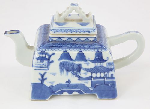 UNUSUAL SQUARE FORM CANTON TEAPOT, 19TH