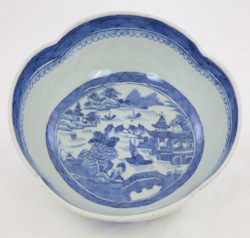 CANTON FOUR-LOBED BOWL, 19TH CENTURYCanton