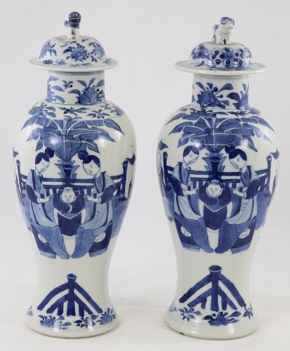 PAIR CHINESE EXPORT BLUE AND WHITE 37c16b