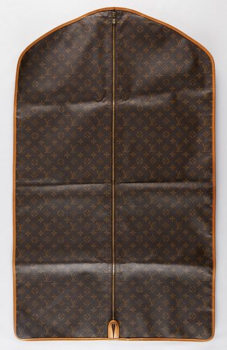 LOUIS VUITTON WARDROBE GARMENT 37e8dd