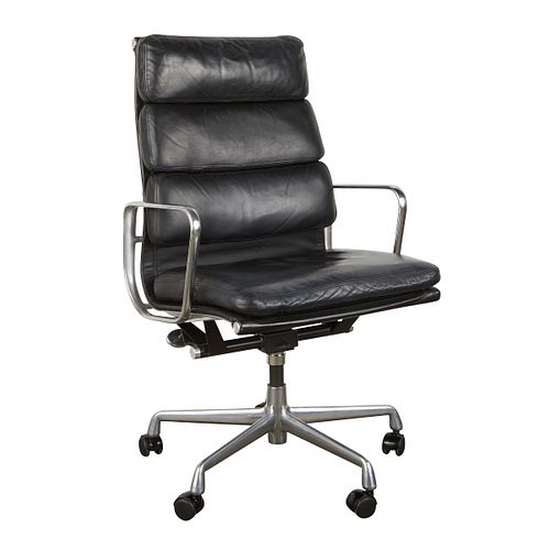 EAMES SOFT PAD EXECUTIVE CHAIR MCMCharles