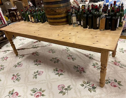 COUNTRY PINE DINING TABLE ON TURNED