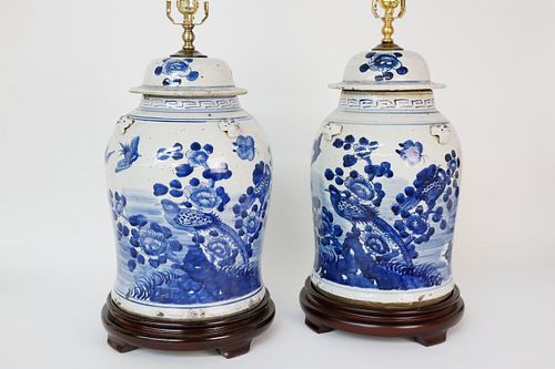 PAIR OF CHINESE PORCELAIN COVERED 37eb5a