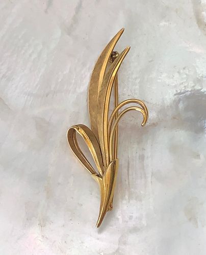 TIFFANY & CO. 14K GOLD LEAF BROOCHTiffany