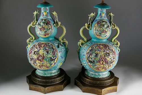 PAIR OF CHINESE PORCELAIN EMBOSSED 37eced