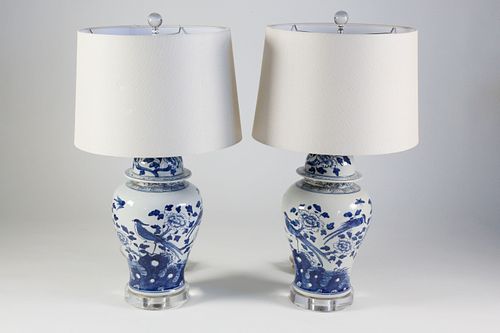 PAIR OF BLUE AND WHITE PORCELAIN