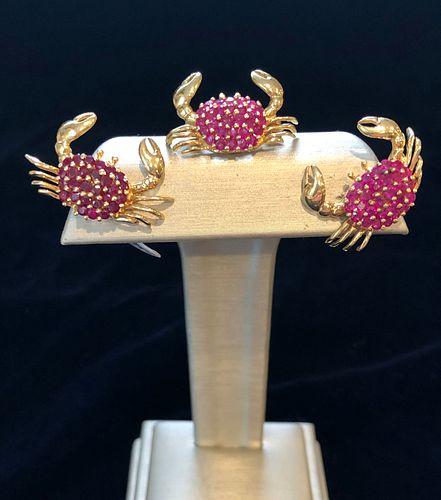 PAIR OF 14K GOLD AND RUBY CRAB 37edd2
