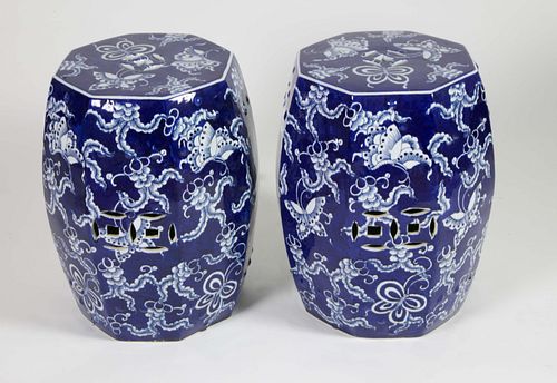 PAIR OF BLUE AND WHITE PORCELAIN 37edf7