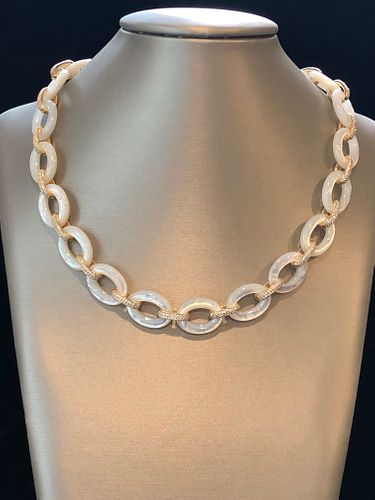 OVAL POLISHED MOTHER OF PEARL  37ee9a