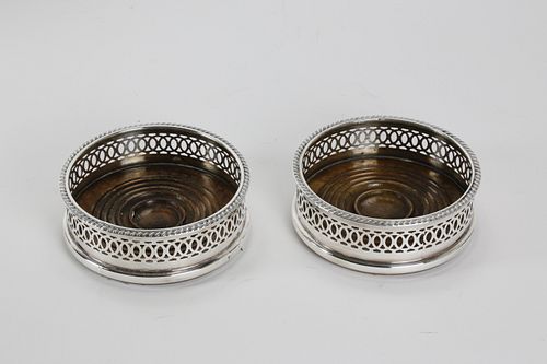 TWO SHEFFIELD SILVER PLATED WINE 37ef83