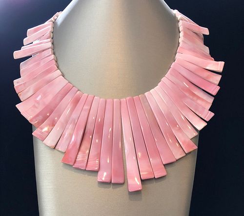 PINK QUEEN CONCH SHELL BIB NECKLACEPink