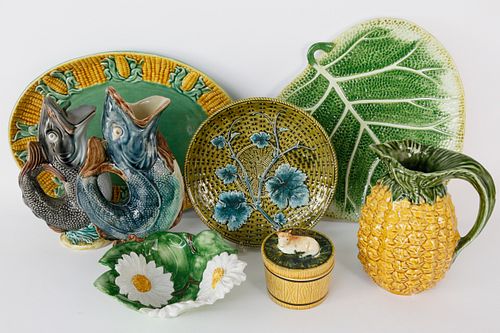 8 MISCELLANEOUS PIECES OF MAJOLICA 37f042