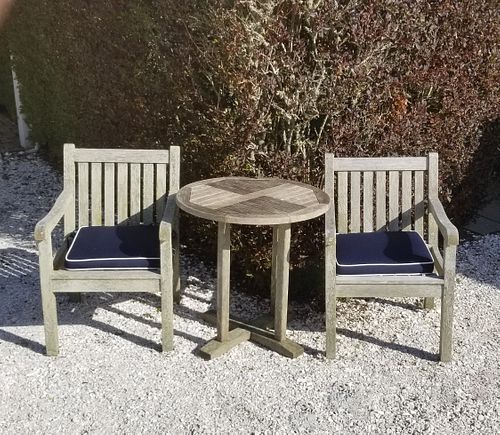 PAIR TEAK ARMCHAIRS AND ROUND TABLEPair 37f0cb