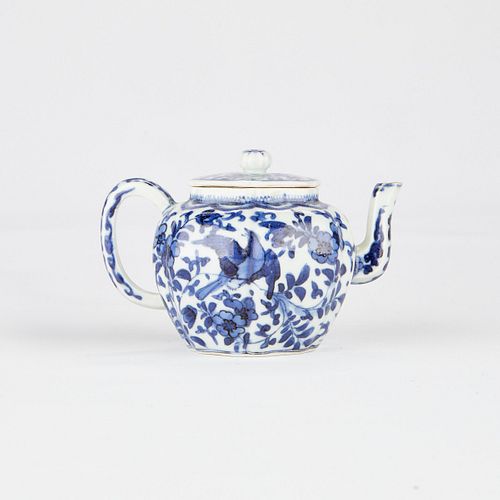 EARLY CHINESE PORCELAIN TEAPOT 37f428