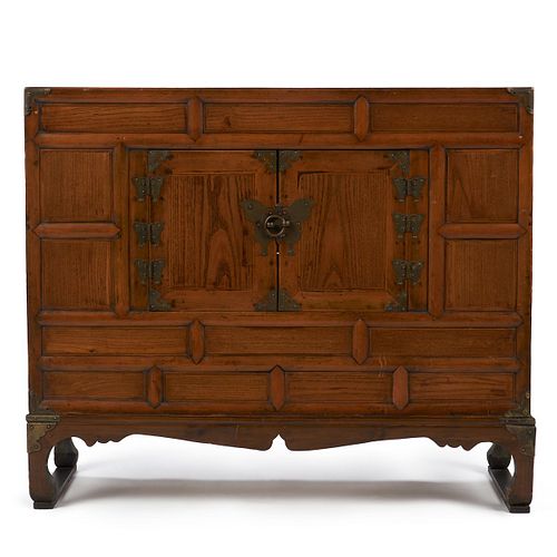 KOREAN CABINET WITH PAKTONG MOUNTS19th 37f810