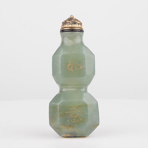 CARVED JADE SNUFF BOTTLE W/ GILT