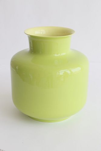 LIME GREEN PORCELAIN JAR WITH YELLOW 37f89b