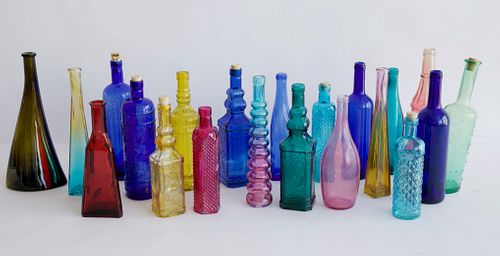 COLLECTION OF COLORED GLASS BOTTLESCollection 37f904