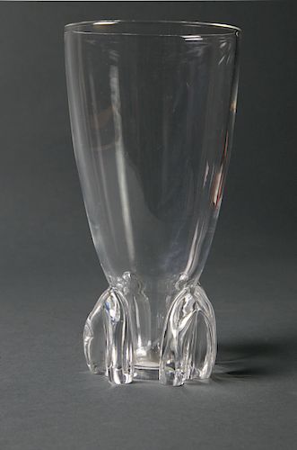 SIGNED STEUBEN GLASS VASESigned 37f9e6