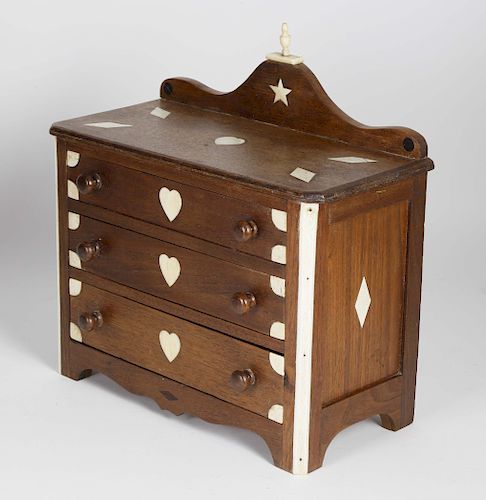 MINIATURE MAHOGANY THREE DRAWER 37f9ff