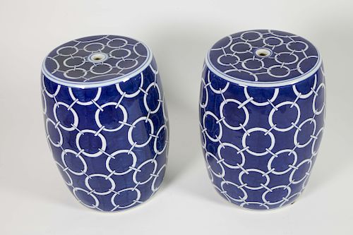 PAIR OF CONTEMPORARY BLUE AND WHITE 37fa16