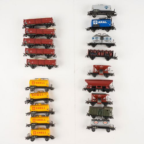 GRP: 19 MARKLIN SCALE TRAIN RAIL