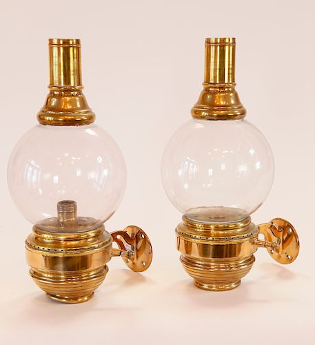 PAIR OF BRASS AND GLASS GLOBE LIGHT 37ff75