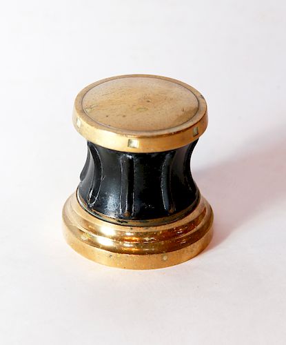 19TH CENTURY BRASS AND WOOD CAPSTAN
