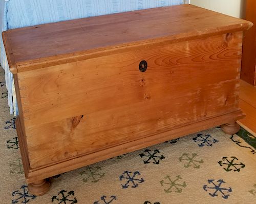 ANTIQUE PINE LIFT TOP DOVETAILED