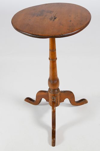 18TH C. AMERICAN MAPLE CANDLESTAND