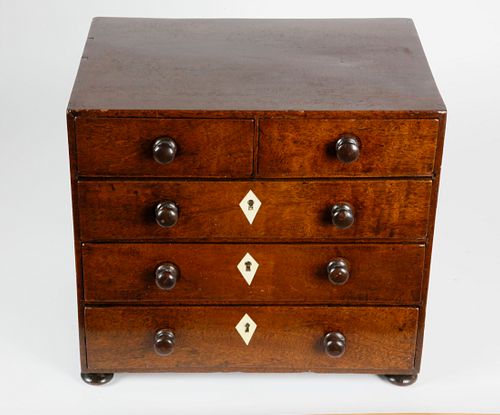 MINIATURE SALESMAN'S SAMPLE CHEST