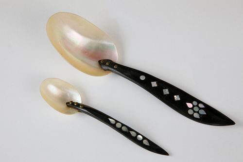 MOTHER OF PEARL AND HORN UTENSILS