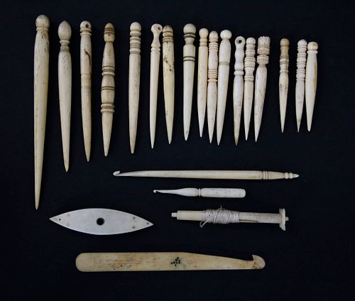 ASSORTMENT OF 19TH CENTURY BONE 37da63