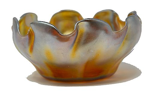 LCT TIFFANY RUFFLED BOWLSigned Lct Tiffany