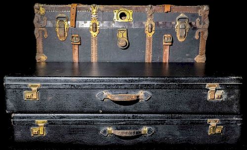 VINTAGE TRUNK AND 2 ALLIGATOR LUGGAGEVintage 37dc5a