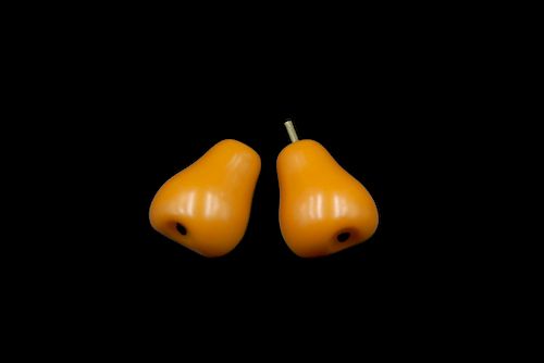 BAKELITE 2 PC PEAR PINSBakelite 37dcd5