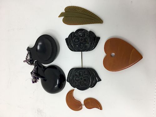 5 BAKELITE LEAF ITEMS5 Bakelite