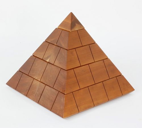 MOST UNUSUAL PYRAMID JEWELRY BOXMost 37de10