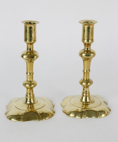 PAIR OF ENGLISH QUEEN ANNE BRASS 37df79