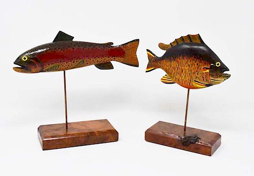 2 WOODEN FISH DECOYS2 wooden fish 37e01f