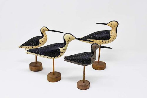 4 CARVED WOODEN SHORE BIRDS4 carved 37e041