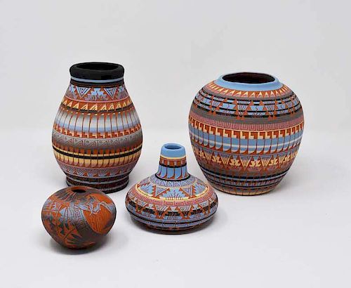 4 NAVAJO POTTERY VASES4 Navajo 37e047