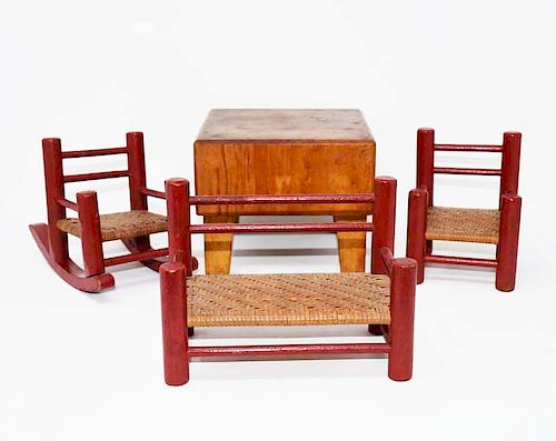 4 PIECES OF CHILD S TOY FURNITURE4 37e082