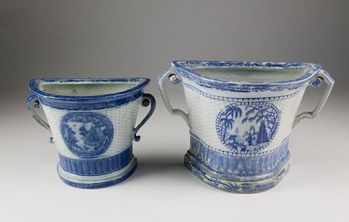 TWO CHINESE EXPORT BLUE AND WHITE 37e0f1