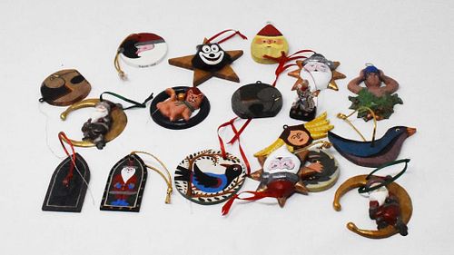 19 WOODEN CHRISTMAS ORNAMENTS19 37e28f