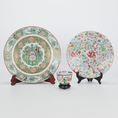 3 CHINESE 20TH C. PORCELAIN OBJECTS